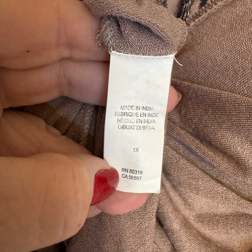 Lucky Brand Taupe Top w/Black Accents PLUS: 1X Bin#S - Picture 6 of 6